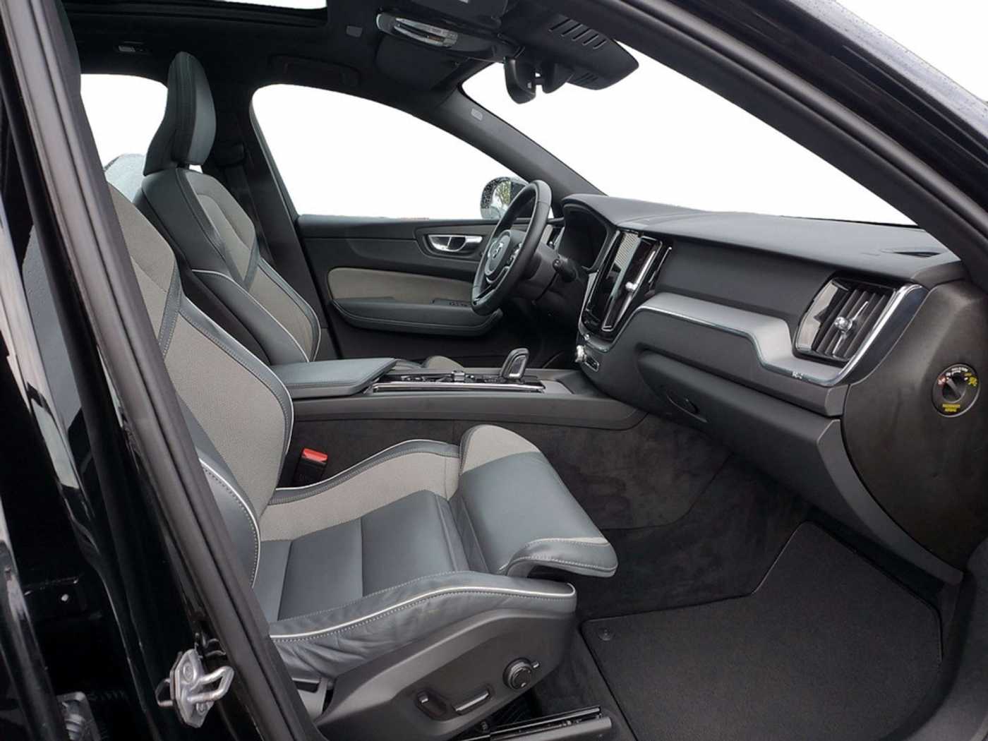 Volvo  B5 AWD R-Design EURO 6d HUD FACEL. LED