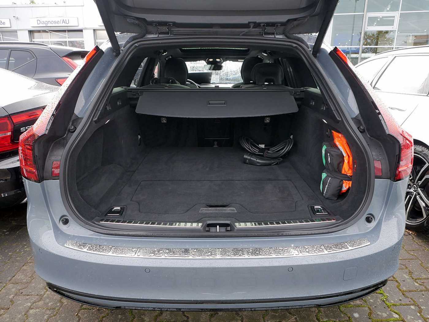 Volvo  Hybrid T8 Twin Engine AWD R-Design LED