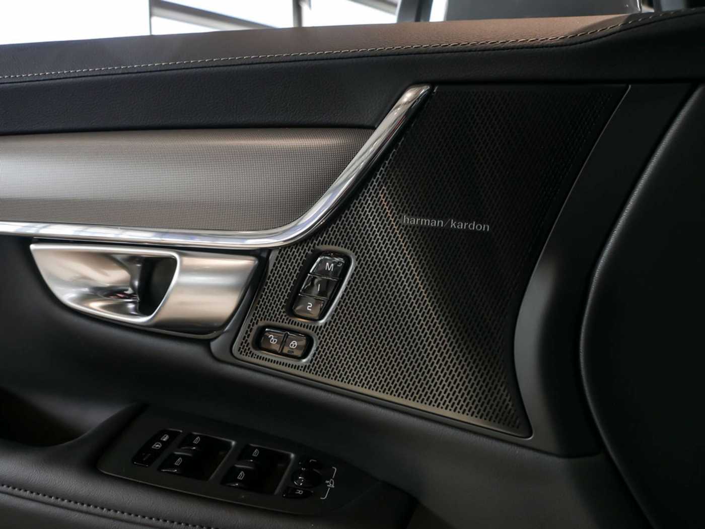 Volvo  Kombi 2.0 Ultimate Bright H/K ACC HUD LED