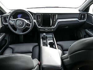 Volvo  B4 Plus Dark MEMORY PDC SHZ KAMERA LED