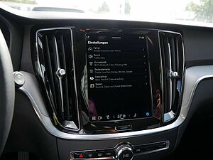Volvo  B4 Plus Dark MEMORY PDC SHZ KAMERA LED