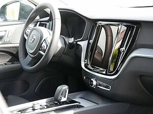 Volvo  B4 Plus Dark MEMORY PDC SHZ KAMERA LED