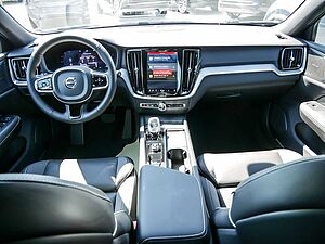 Volvo  B4 Plus Dark KAMERA H/K HGSD STANDHZ LED