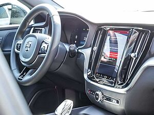Volvo  B4 Plus Dark KAMERA H/K HGSD STANDHZ LED