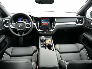 Volvo  B4 Ultimate Dark HGSD ACC HUD STANDHZ LED