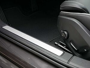 Volvo  B4 Ultimate Dark HGSD ACC HUD STANDHZ LED