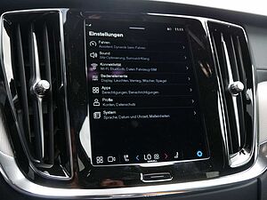 Volvo  B4 Ultimate Dark HGSD ACC HUD STANDHZ LED