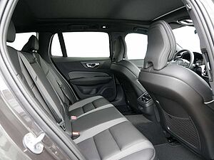 Volvo  B4 Ultimate Dark HGSD ACC HUD STANDHZ LED