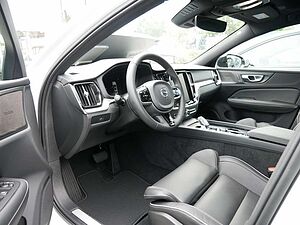 Volvo  Ultimate, B5 AWD Mild-Hybrid, Benzin, Dark