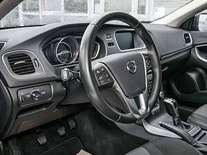 Volvo  D2 Momentum KLIMA PDC SHZ KAMERA NAVI LED