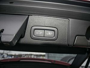 Volvo  2.0 Ultra Dark Recharge Plug-In Hybrid AWD