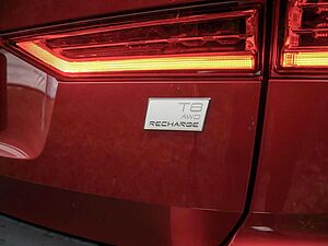 Volvo  2.0 Ultra Dark Recharge Plug-In Hybrid AWD