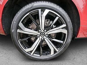 Volvo  2.0 Ultra Dark Recharge Plug-In Hybrid AWD