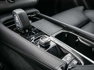 Volvo  2.0 Ultimate Bright Recharge Plug-In Hybrid AWD