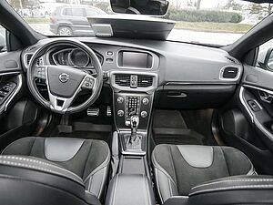 Volvo  D3 R-Design KAMERA NAVI FACEL. LED PANO