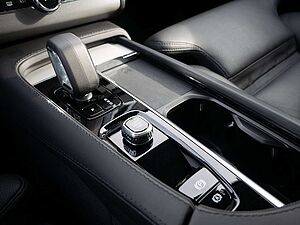 Volvo  2.0 Plus Bright Recharge Plug-In Hybrid AWD