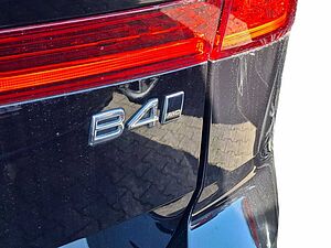 Volvo  B4 Plus Dark AWD H/K HGSD AHK FACEL. LED