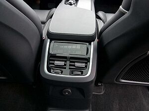 Volvo  2.0 Plus Bright Recharge Plug-In Hybrid AWD