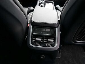 Volvo  2.0 Plus Bright Recharge Plug-In Hybrid AWD