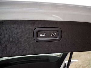Volvo  2.0 Plus Bright Recharge Plug-In Hybrid AWD