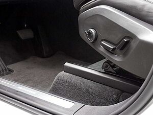 Volvo  2.0 Plus Bright Recharge Plug-In Hybrid AWD