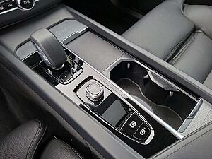 Volvo  T8 Plus Dark Recharge Plug-In Hybrid AWD