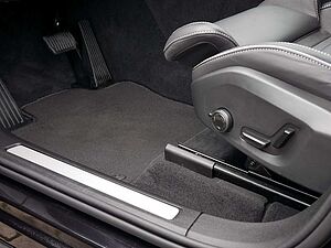 Volvo  T8 Plus Dark Recharge Plug-In Hybrid AWD