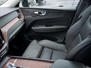Volvo  T8 Recharge Plus Dark AWD