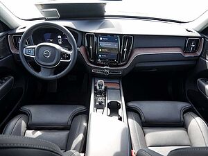 Volvo  B5 AWD Plus Dark