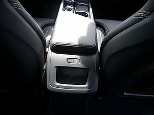 Volvo  B5 AWD Plus Dark