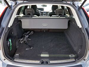 Volvo  B5 AWD Plus Dark