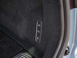 Volvo  B5 AWD Plus Dark