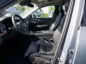 Volvo  B5 AWD Plus Dark