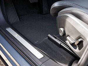 Volvo  B5 AWD Plus Dark