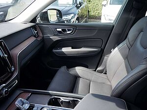 Volvo  B5 AWD Plus Dark
