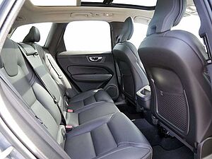 Volvo  B5 AWD Plus Dark