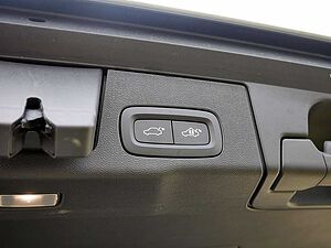 Volvo  T8 Ultra Dark Recharge Plug-In Hybrid AWD