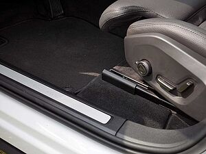 Volvo  T8 Ultra Dark Recharge Plug-In Hybrid AWD
