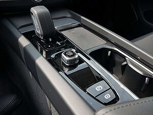 Volvo  T8 Ultra Dark Recharge Plug-In Hybrid AWD