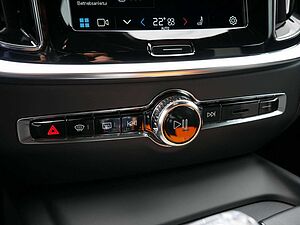 Volvo  B4 Plus Dark KAMERA H/K HGSD STANDHZ LED
