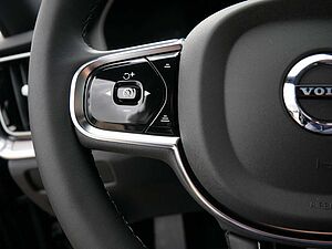 Volvo  B4 Plus Dark KAMERA H/K HGSD STANDHZ LED