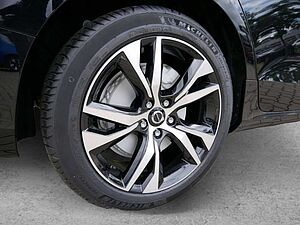 Volvo  B4 Plus Dark KAMERA H/K HGSD STANDHZ LED