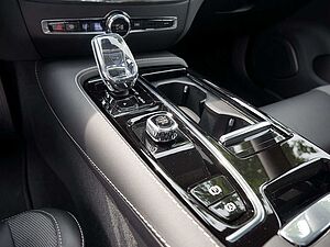 Volvo  T8 Twin Engine AWD Ultimate Dark Plug-InE6
