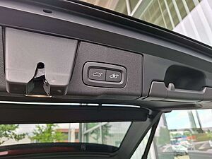 Volvo  T6 Plus Dark Recharge Plug-In Hybrid AWD