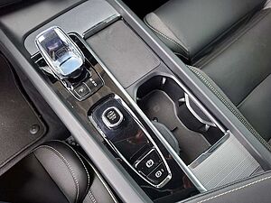 Volvo  T6 Plus Dark Recharge Plug-In Hybrid AWD