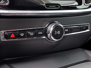 Volvo  D3 R-Design KLIMA PDC SHZ KAMERA NAVI LED