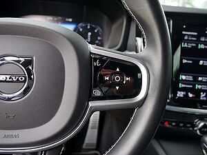 Volvo  D3 R-Design KLIMA PDC SHZ KAMERA NAVI LED