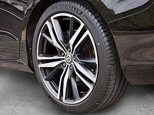 Volvo  D3 R-Design KLIMA PDC SHZ KAMERA NAVI LED
