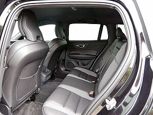 Volvo  D3 R-Design KLIMA PDC SHZ KAMERA NAVI LED