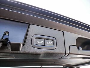 Volvo  B4 Momentum Pro SHZ KAMERA FACEL. LED